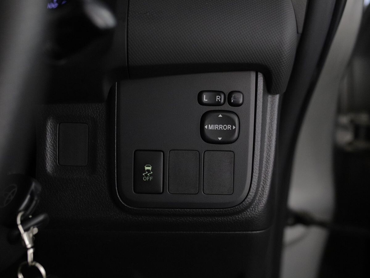 Toyota Wish 2010 - фото автомобиля