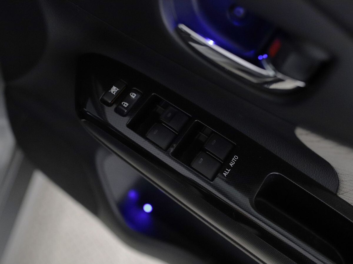 Toyota Wish 2010 - фото автомобиля