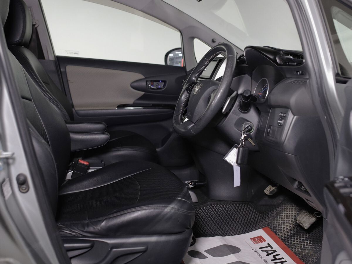 Toyota Wish 2010 - фото автомобиля