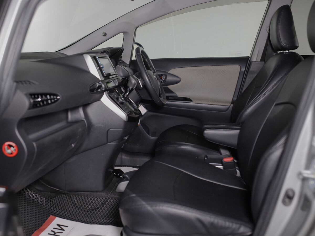 Toyota Wish 2010 - фото автомобиля