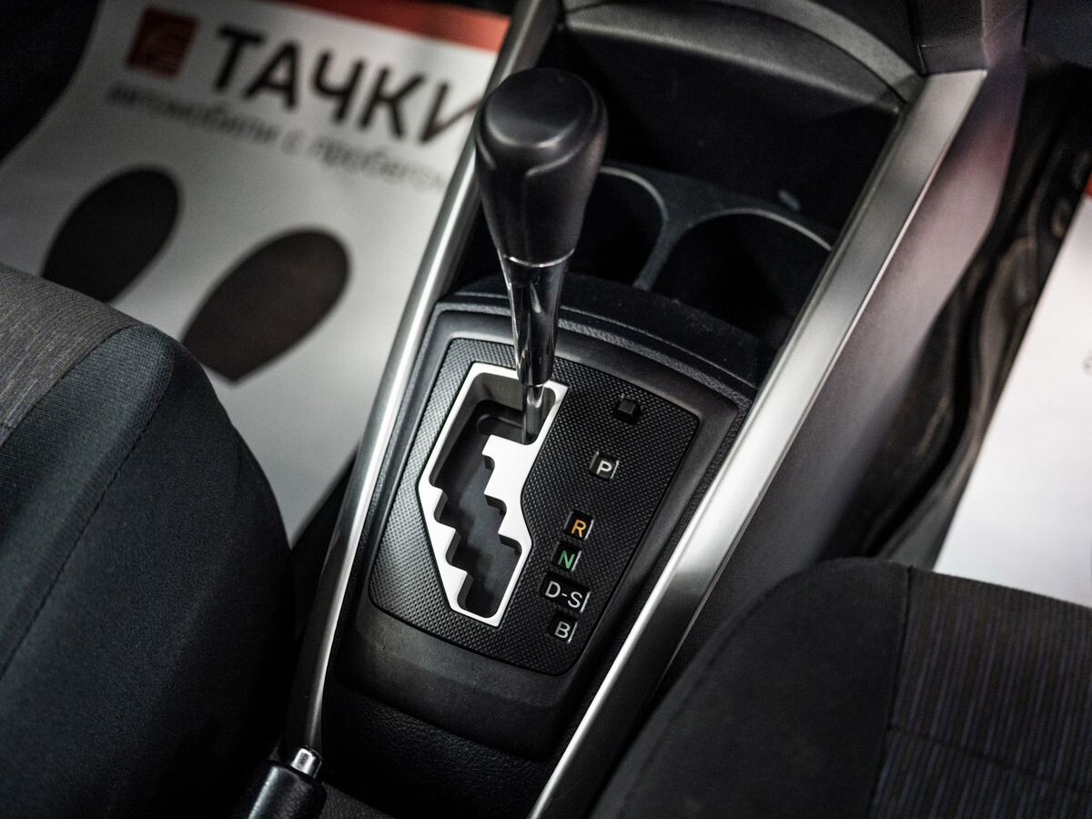 Toyota Corolla 2012 - фото автомобиля