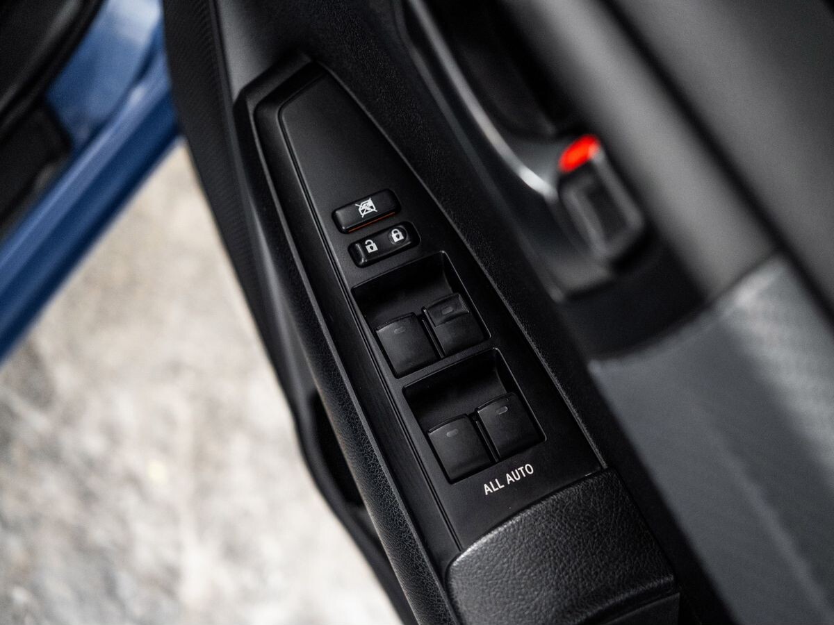 Toyota Corolla 2012 - фото автомобиля