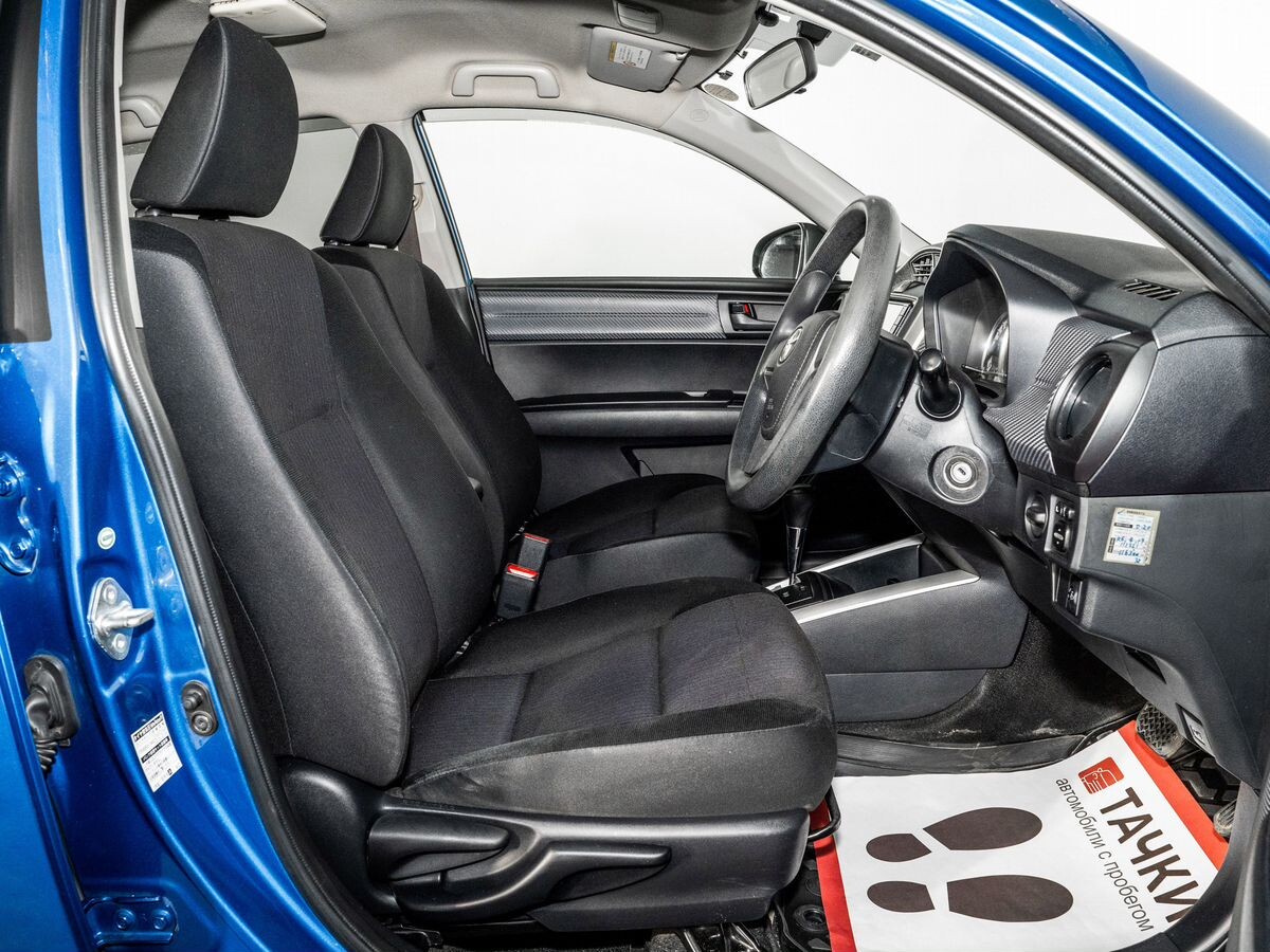 Toyota Corolla 2012 - фото автомобиля