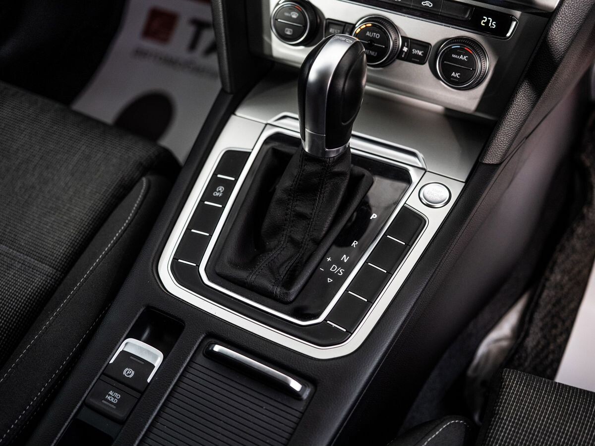 Volkswagen Passat 2015 - фото автомобиля