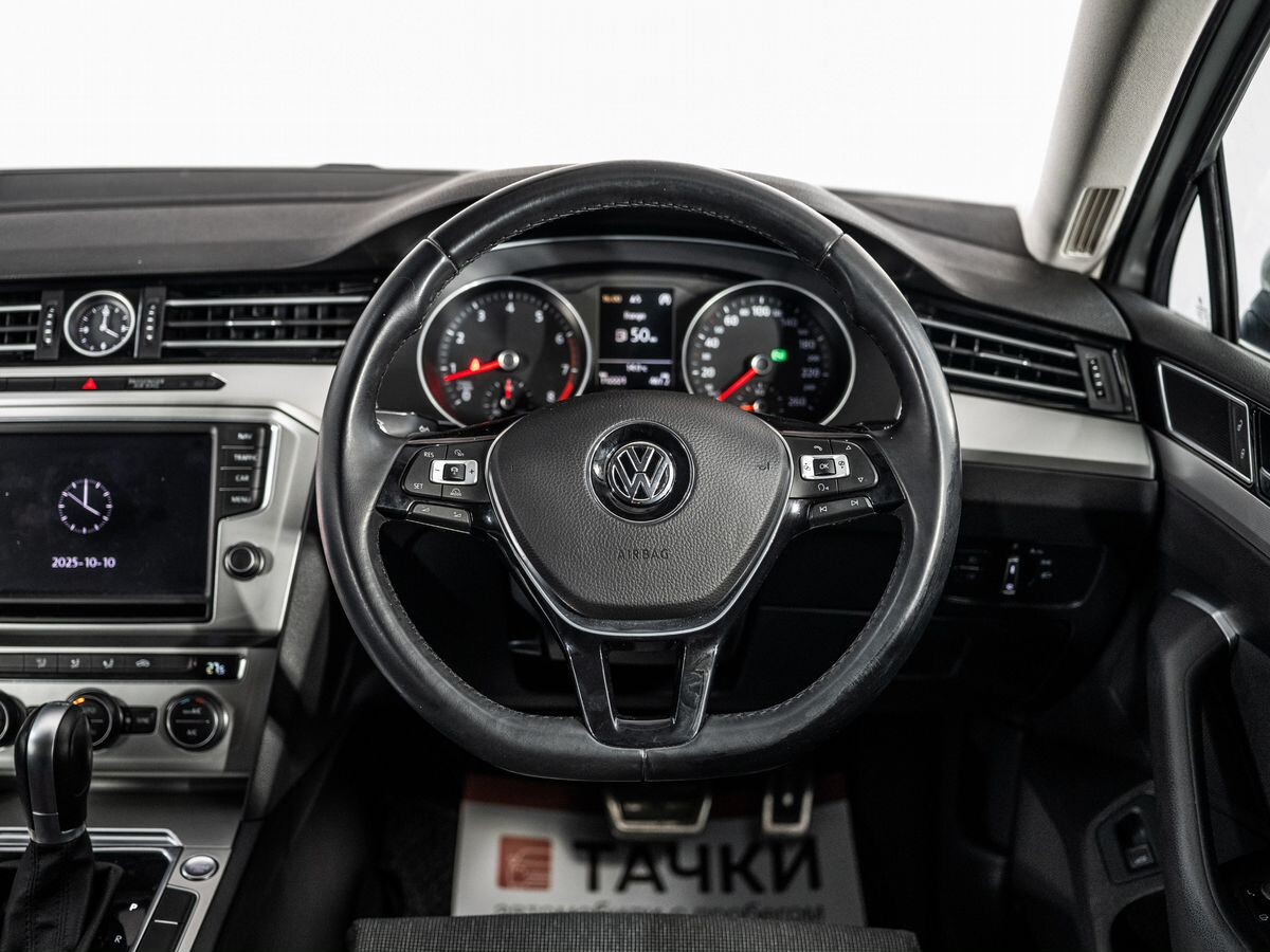 Volkswagen Passat 2015 - фото автомобиля