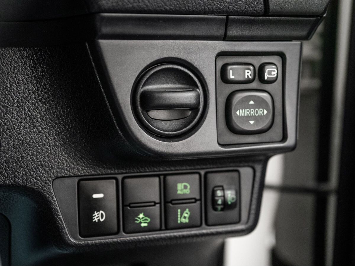 Toyota Corolla 2015 - фото автомобиля