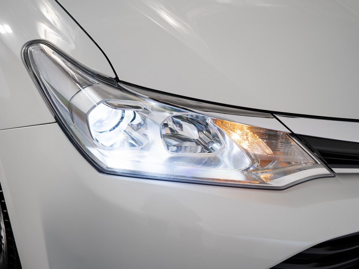 Toyota Corolla 2015 - фото автомобиля