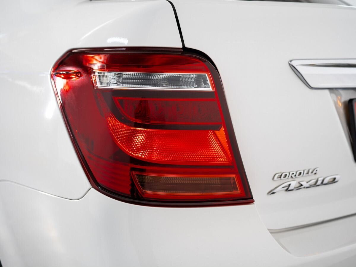 Toyota Corolla 2015 - фото автомобиля