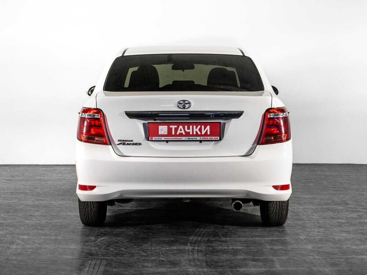 Toyota Corolla 2015 - фото автомобиля