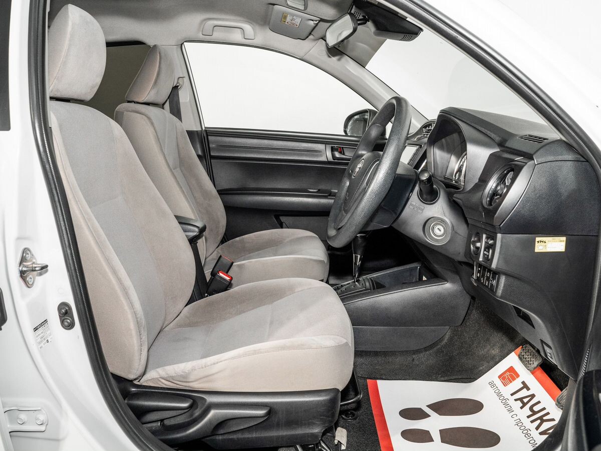 Toyota Corolla 2015 - фото автомобиля