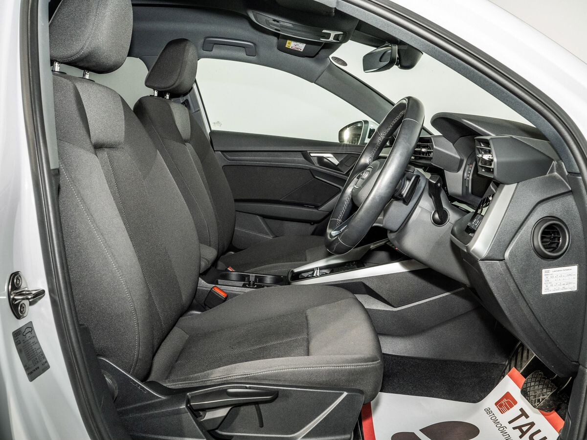 Audi A3 2021 - фото автомобиля