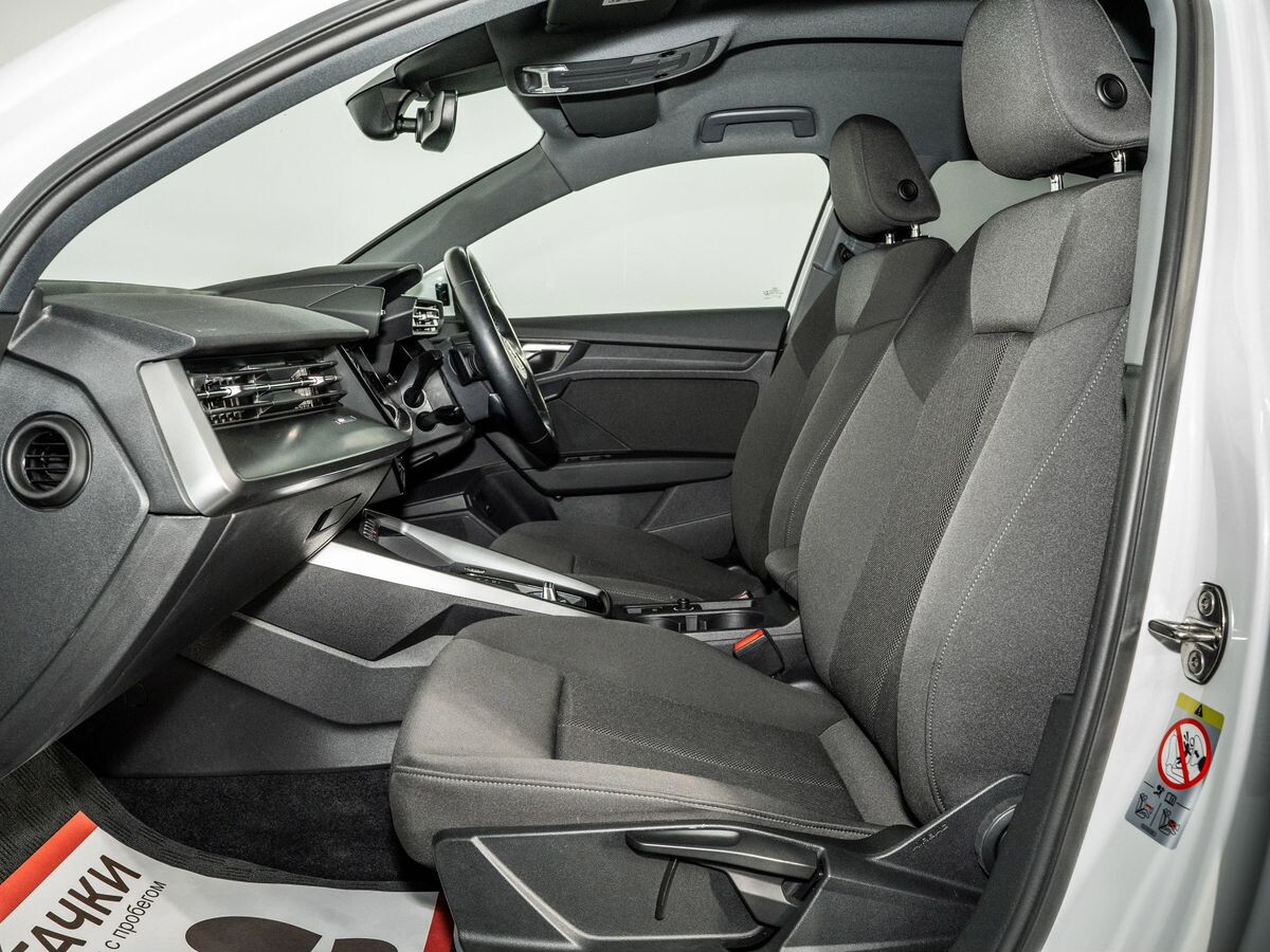 Audi A3 2021 - фото автомобиля