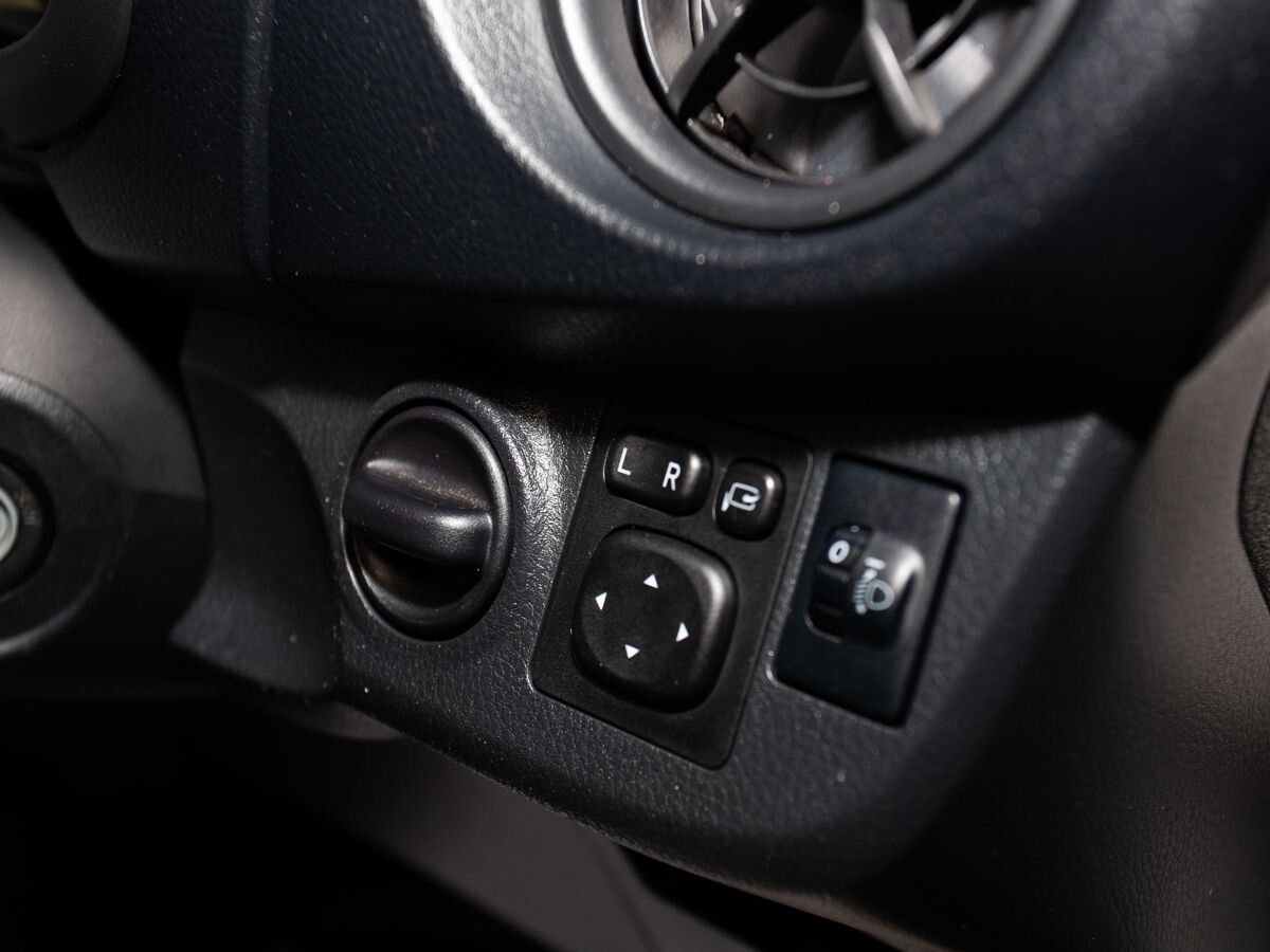 Toyota Vitz 2019 - фото автомобиля