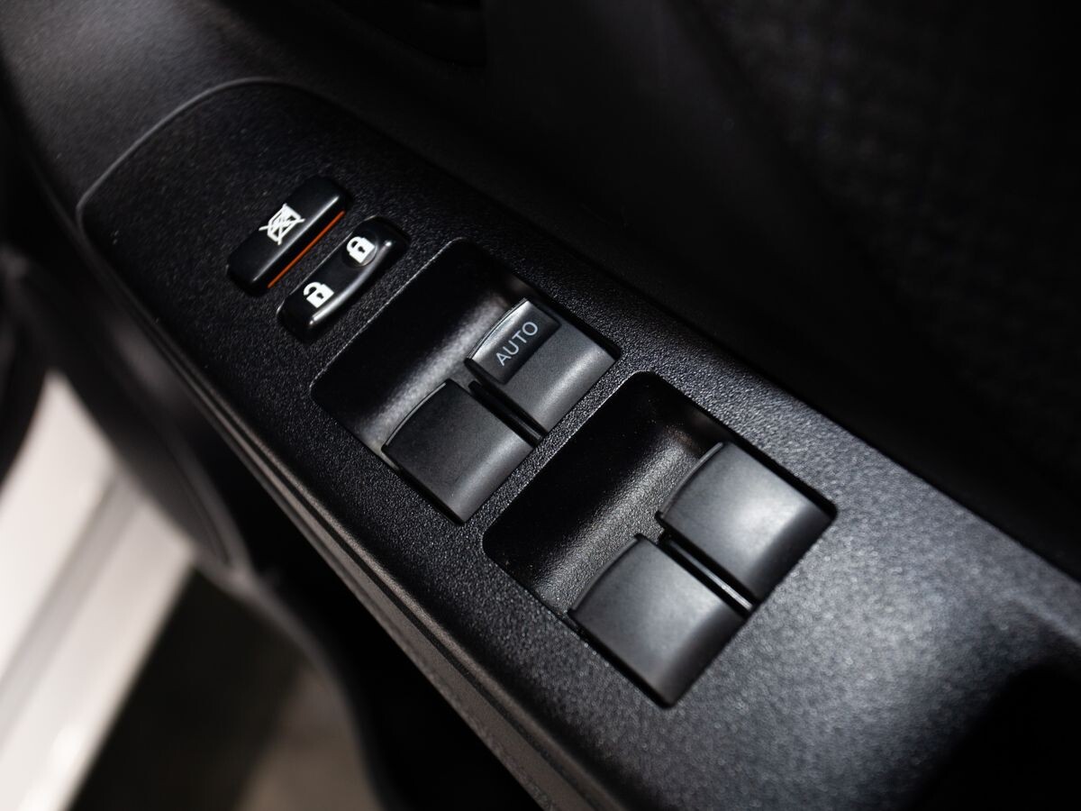 Toyota Vitz 2019 - фото автомобиля