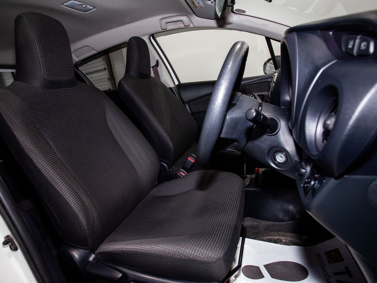 Toyota Vitz 2019 - фото автомобиля