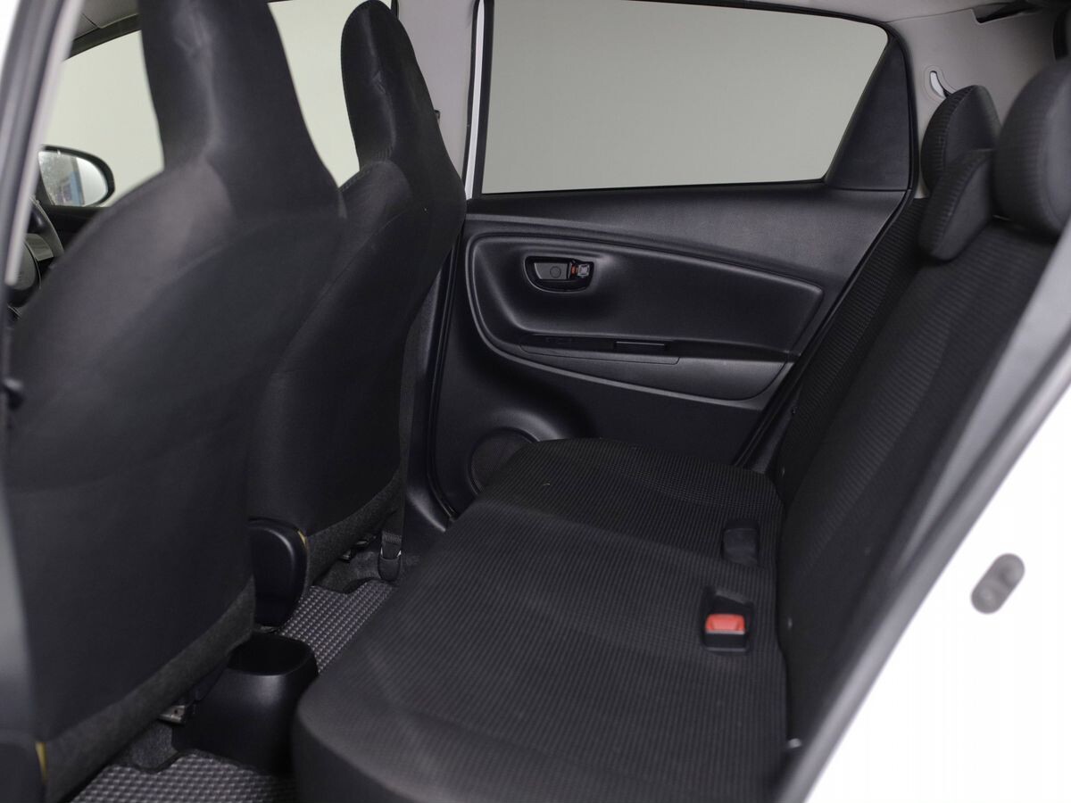 Toyota Vitz 2018 - фото автомобиля