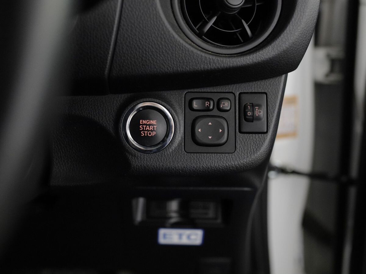 Toyota Vitz 2018 - фото автомобиля