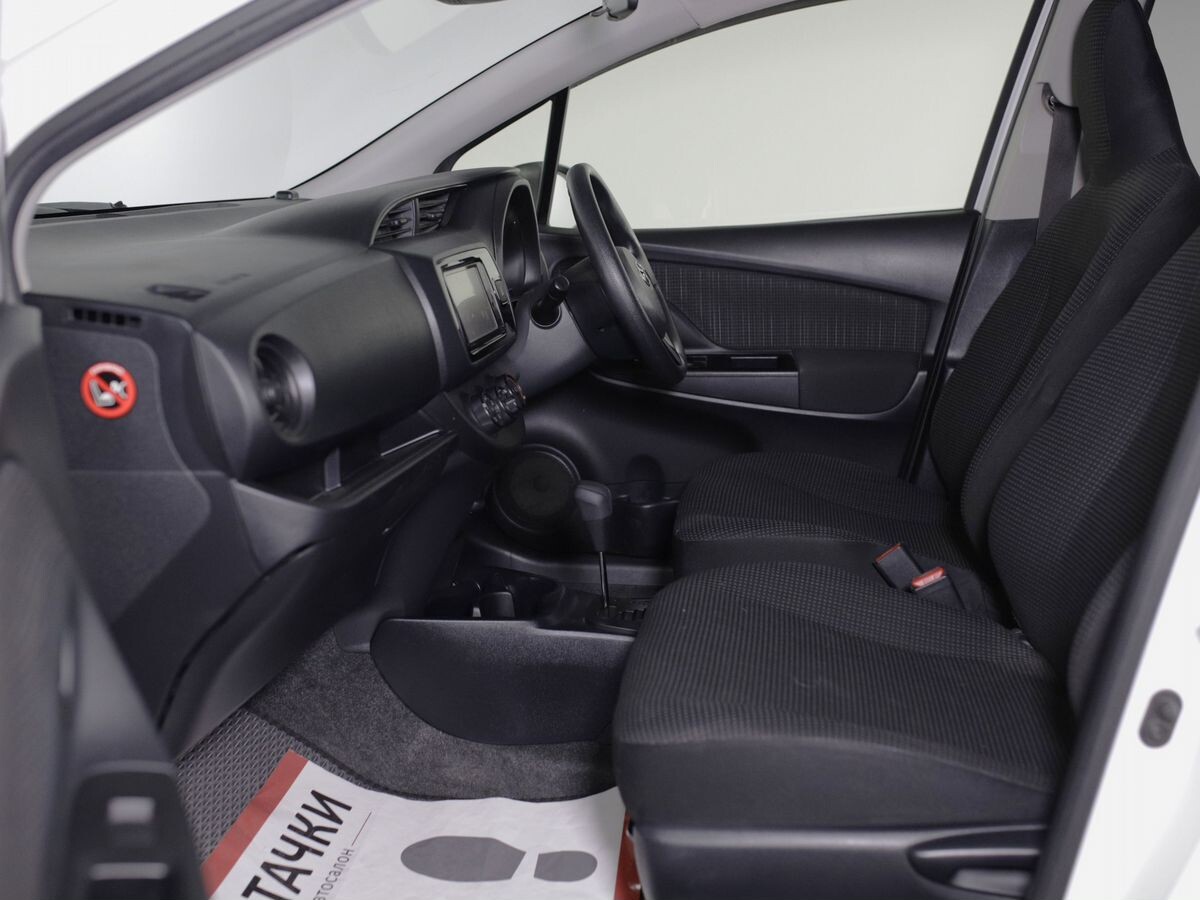 Toyota Vitz 2018 - фото автомобиля