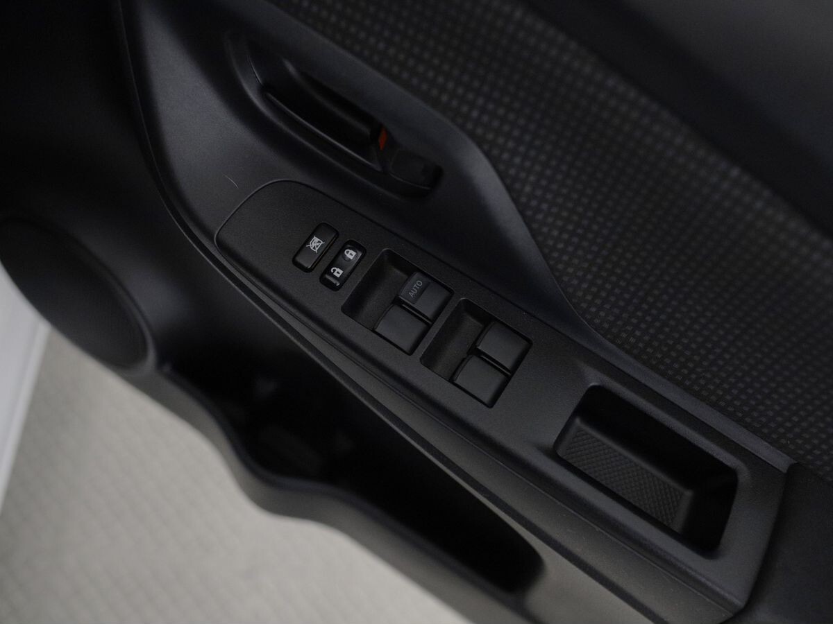 Toyota Vitz 2019 - фото автомобиля