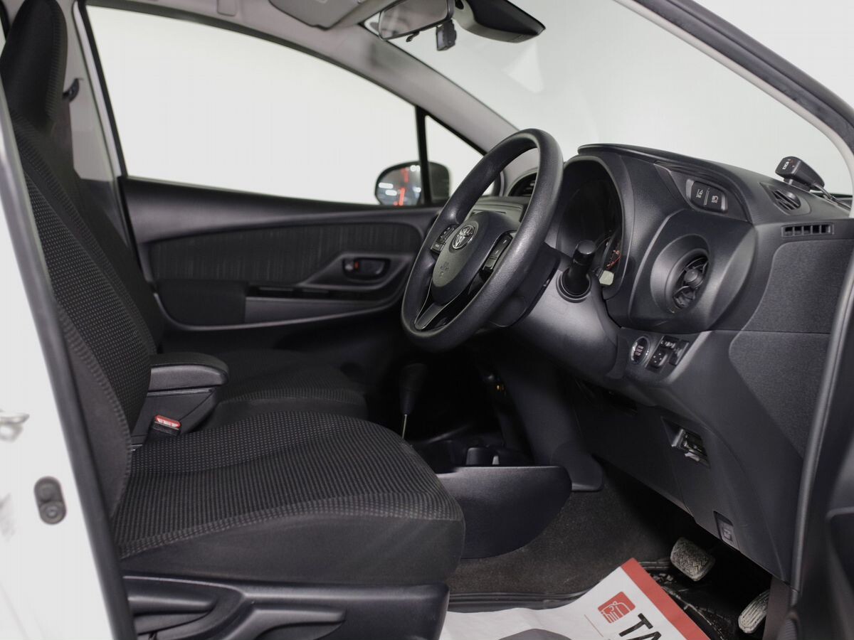 Toyota Vitz 2019 - фото автомобиля