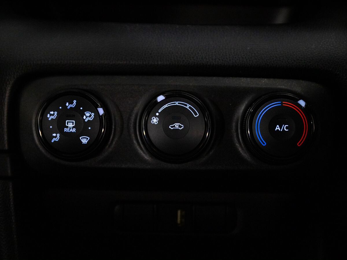 Toyota Yaris 2020 - фото автомобиля