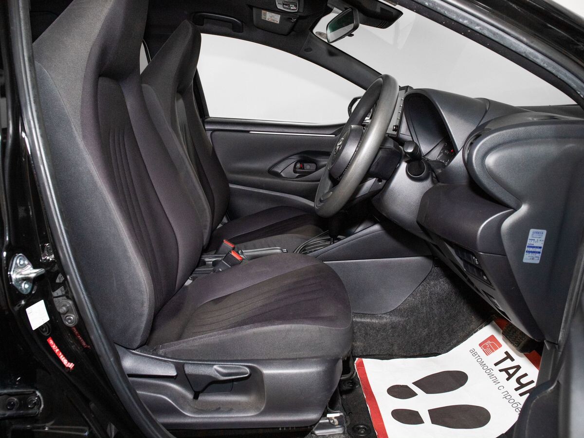 Toyota Yaris 2020 - фото автомобиля