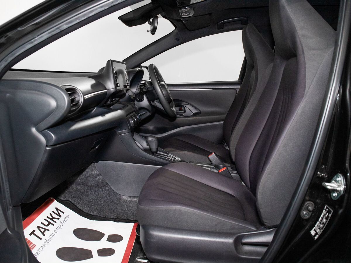 Toyota Yaris 2020 - фото автомобиля