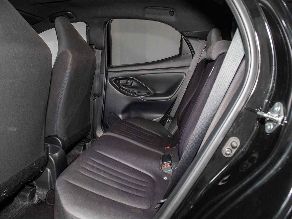 Toyota Yaris 2020 - фото автомобиля