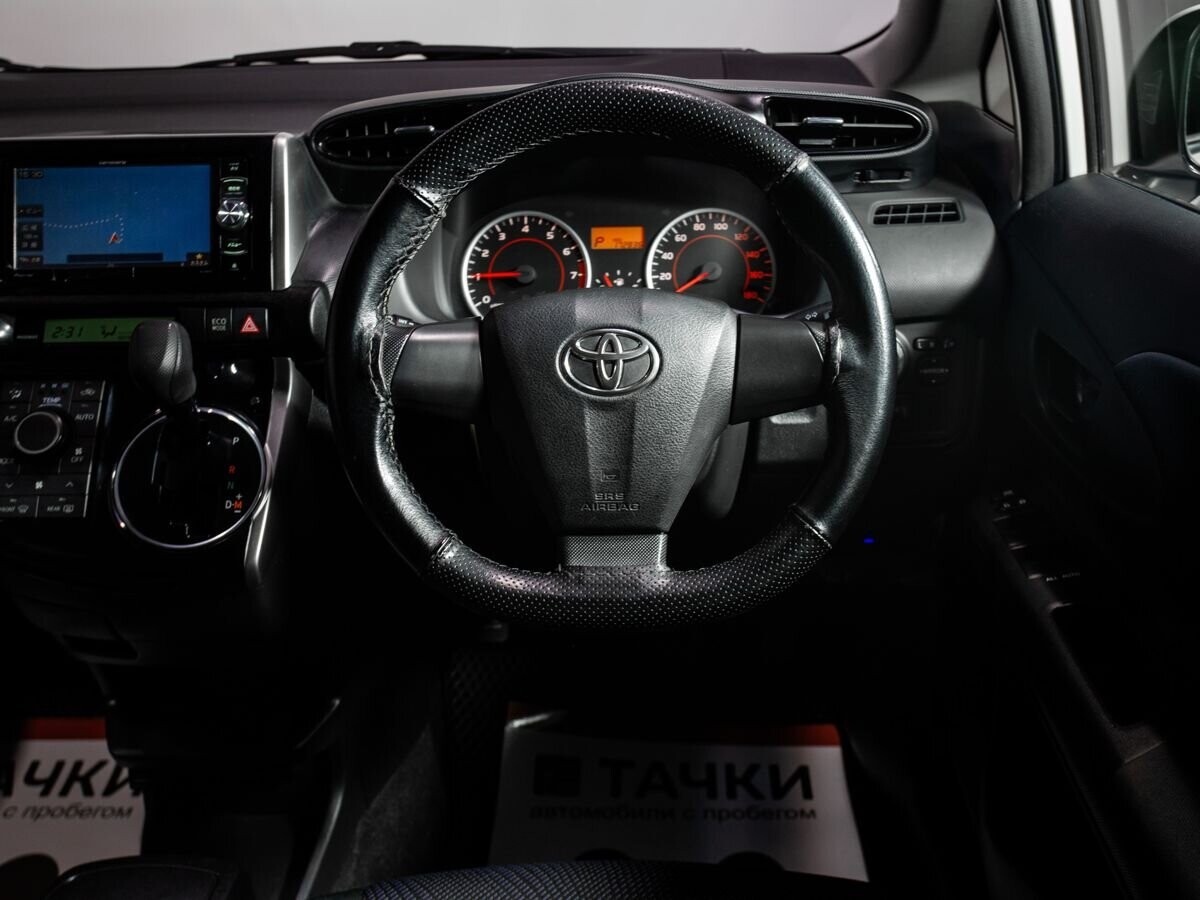 Toyota Wish 2013 - фото автомобиля