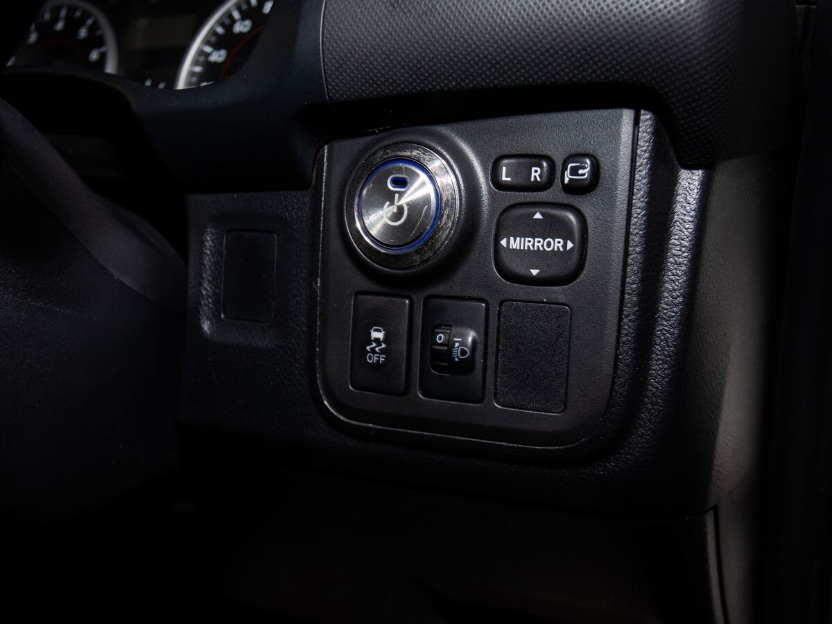 Toyota Wish 2013 - фото автомобиля