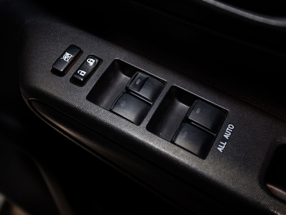 Toyota Wish 2013 - фото автомобиля