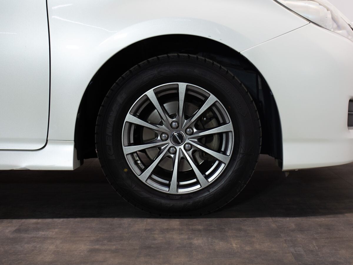 Toyota Wish 2013 - фото автомобиля