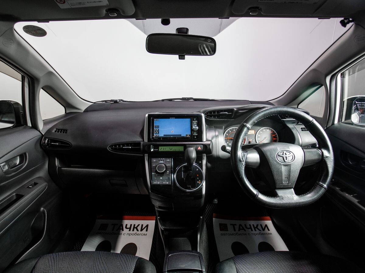 Toyota Wish 2013 - фото автомобиля