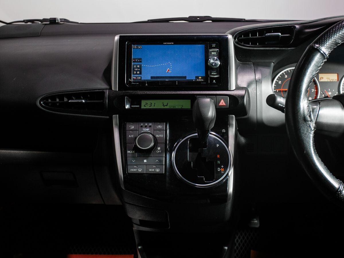 Toyota Wish 2013 - фото автомобиля