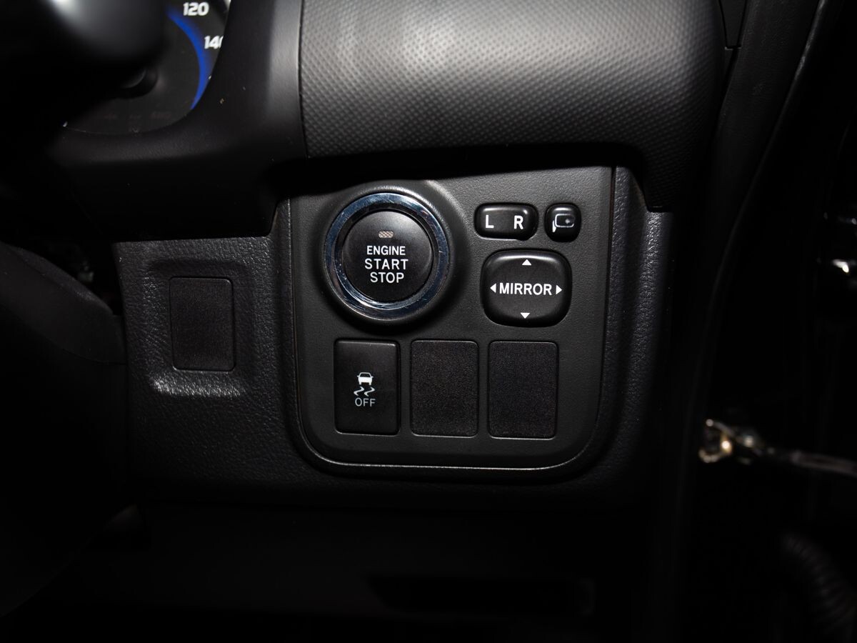 Toyota Wish 2013 - фото автомобиля