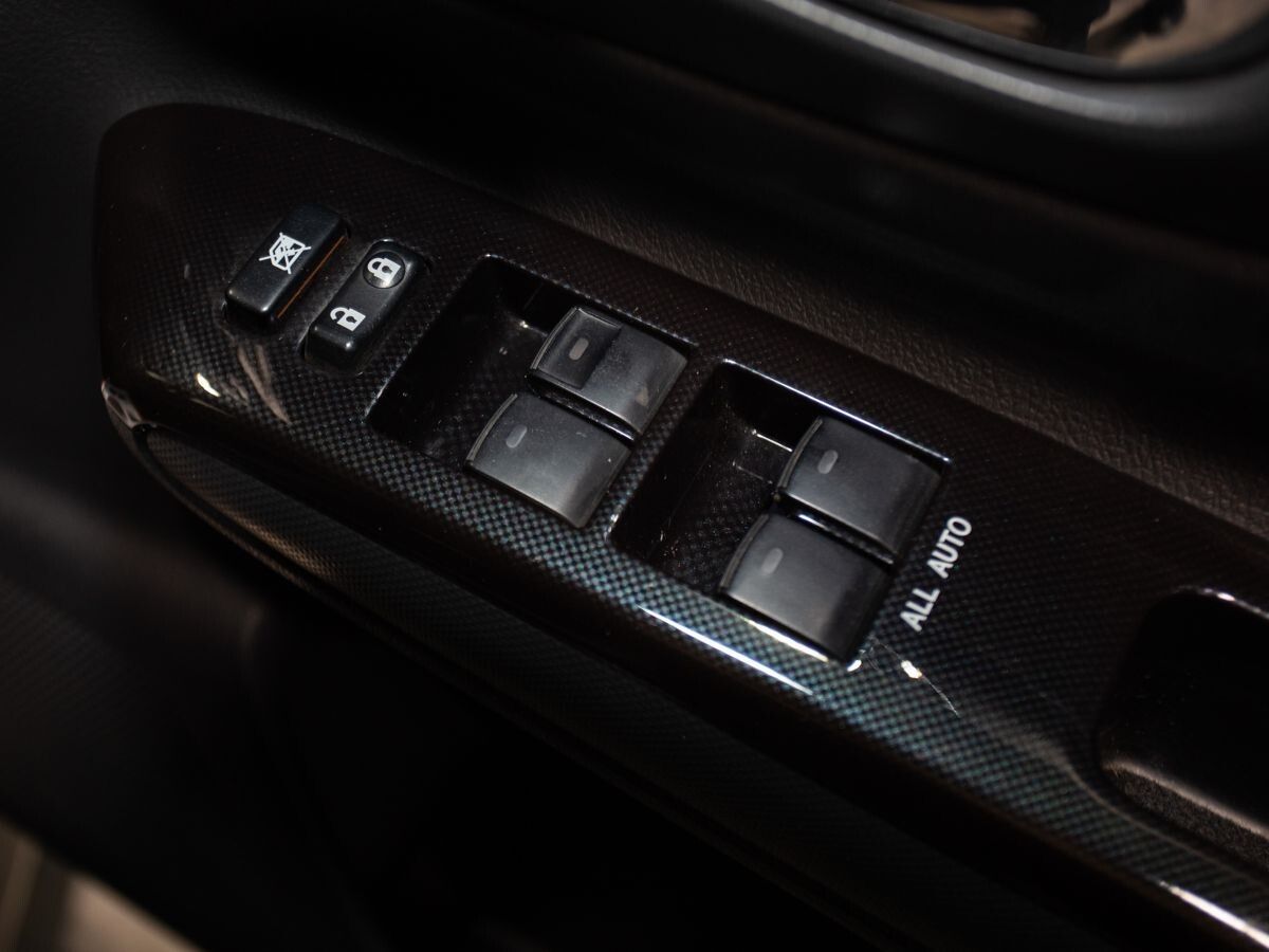 Toyota Wish 2013 - фото автомобиля