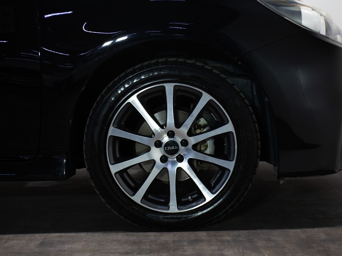 Toyota Wish 2013 - фото автомобиля