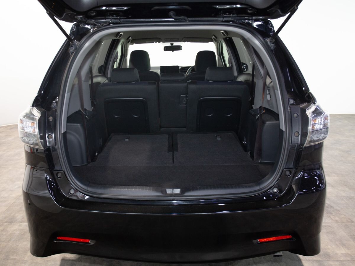 Toyota Wish 2013 - фото автомобиля