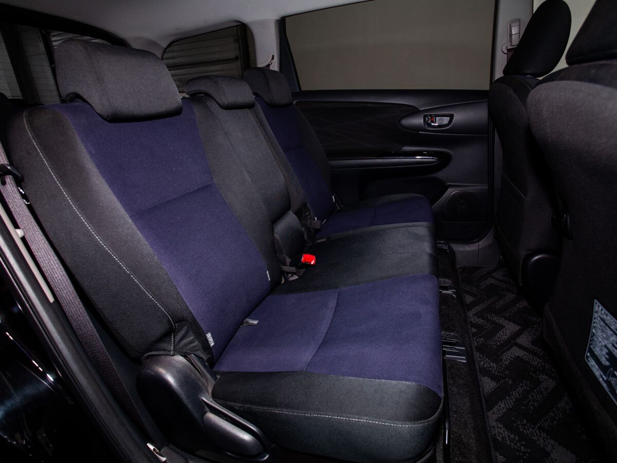 Toyota Wish 2013 - фото автомобиля