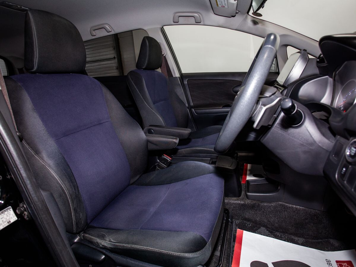 Toyota Wish 2013 - фото автомобиля