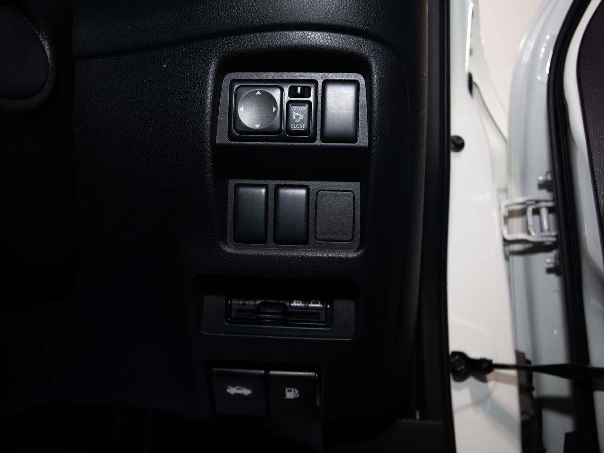 Nissan Juke 2012 - фото автомобиля