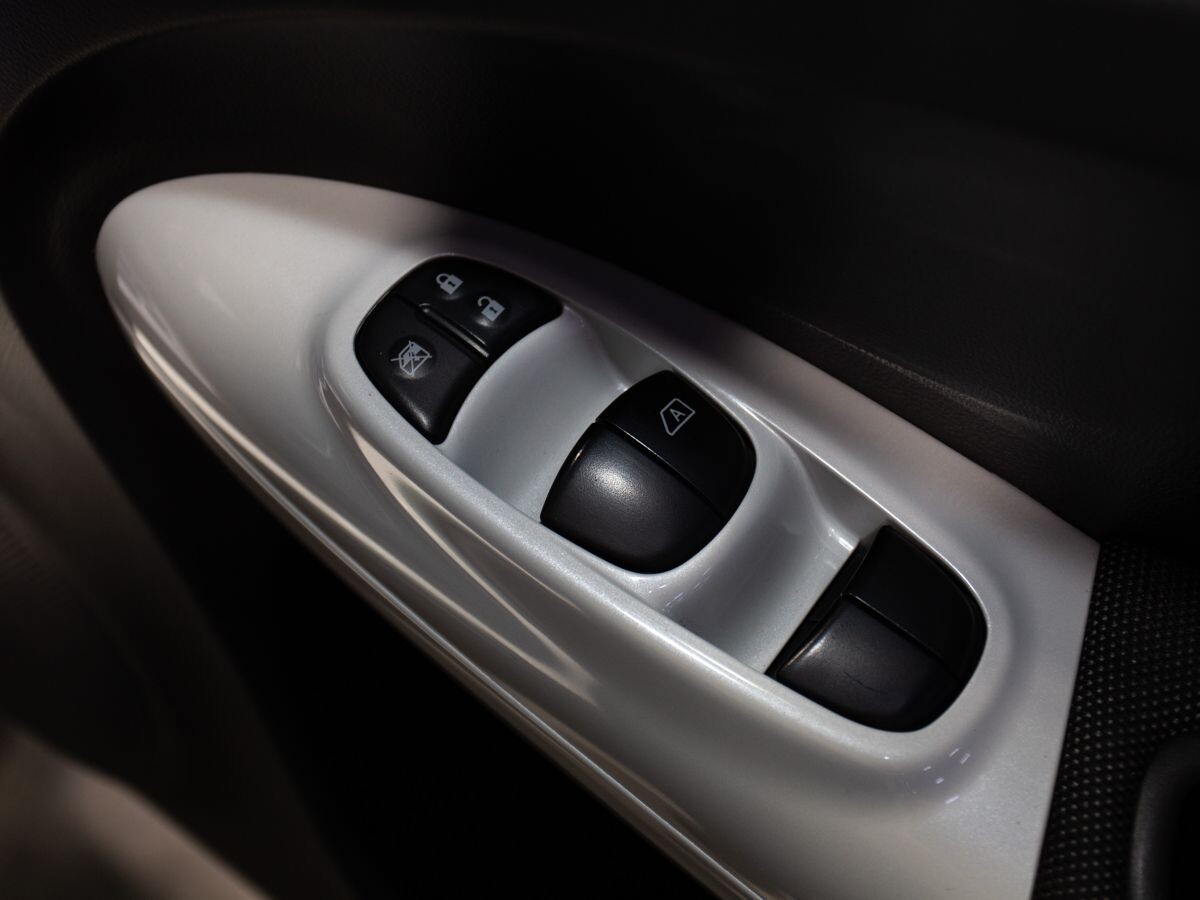 Nissan Juke 2012 - фото автомобиля