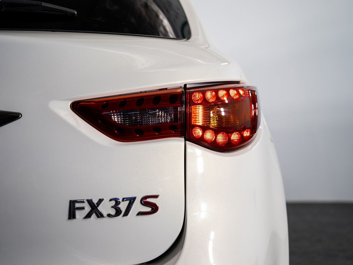 Infiniti FX 2011 - фото автомобиля