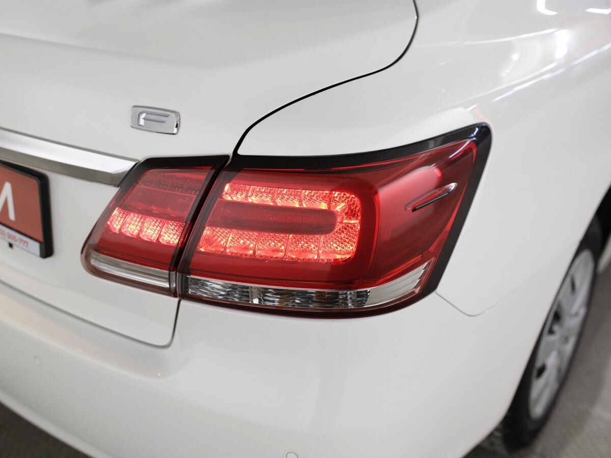 Toyota Premio 2019 - фото автомобиля