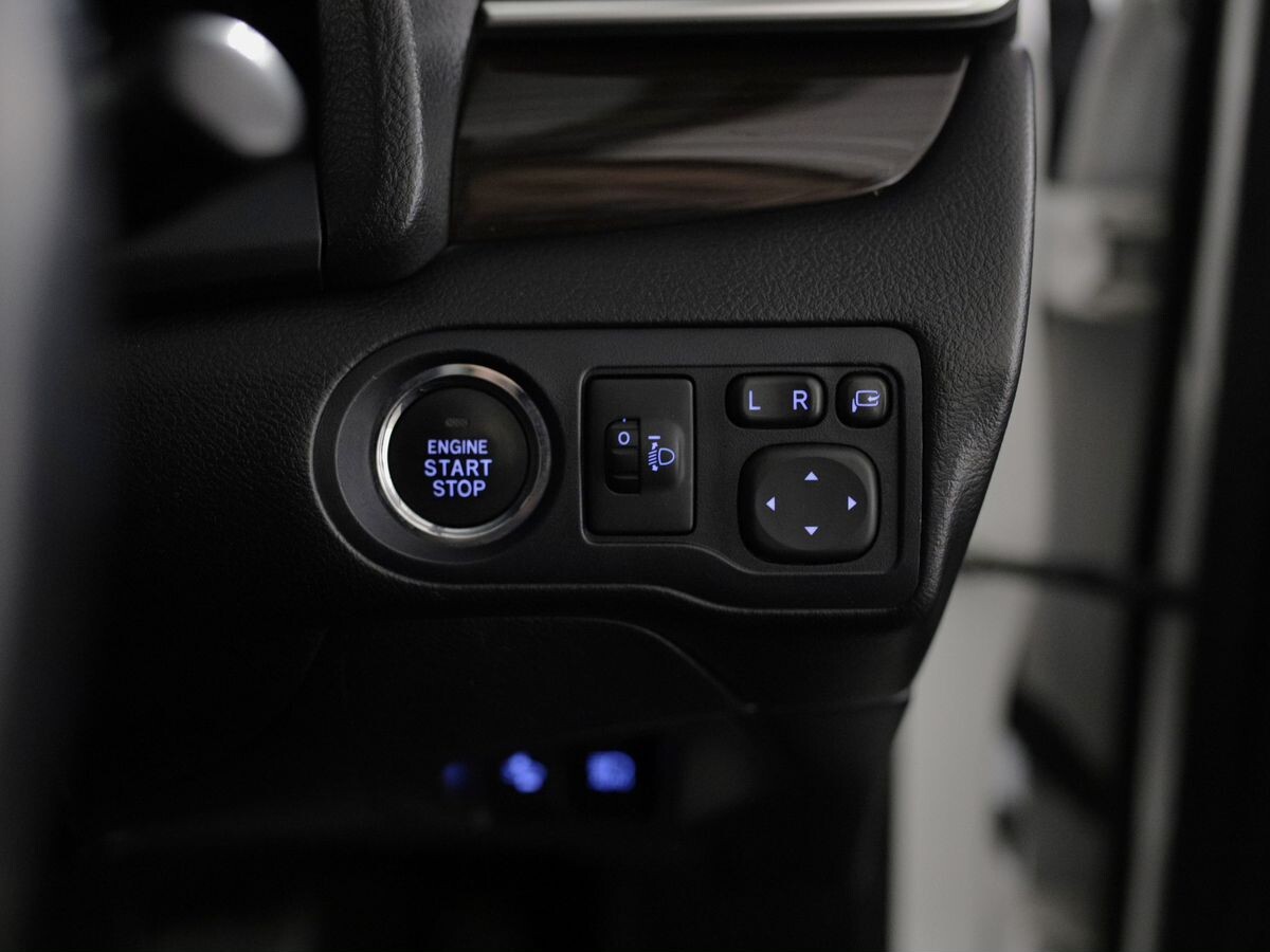 Toyota Premio 2019 - фото автомобиля