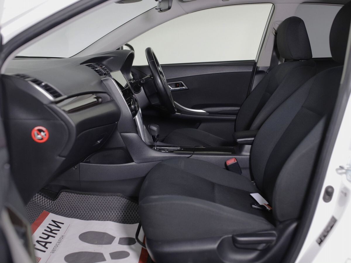 Toyota Premio 2019 - фото автомобиля