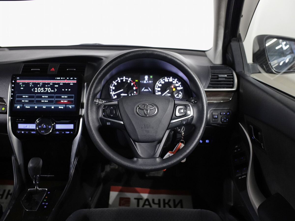 Toyota Premio 2018 - фото автомобиля