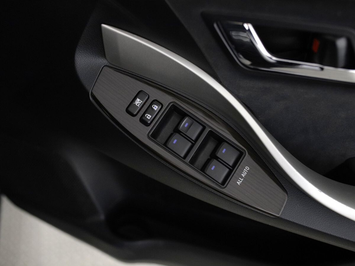 Toyota Premio 2018 - фото автомобиля