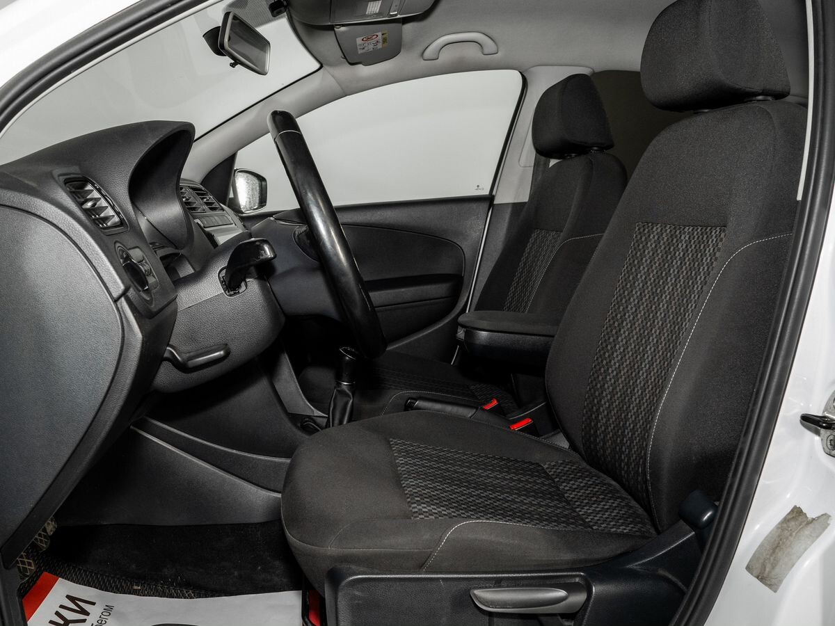 Volkswagen Polo 2016 - фото автомобиля