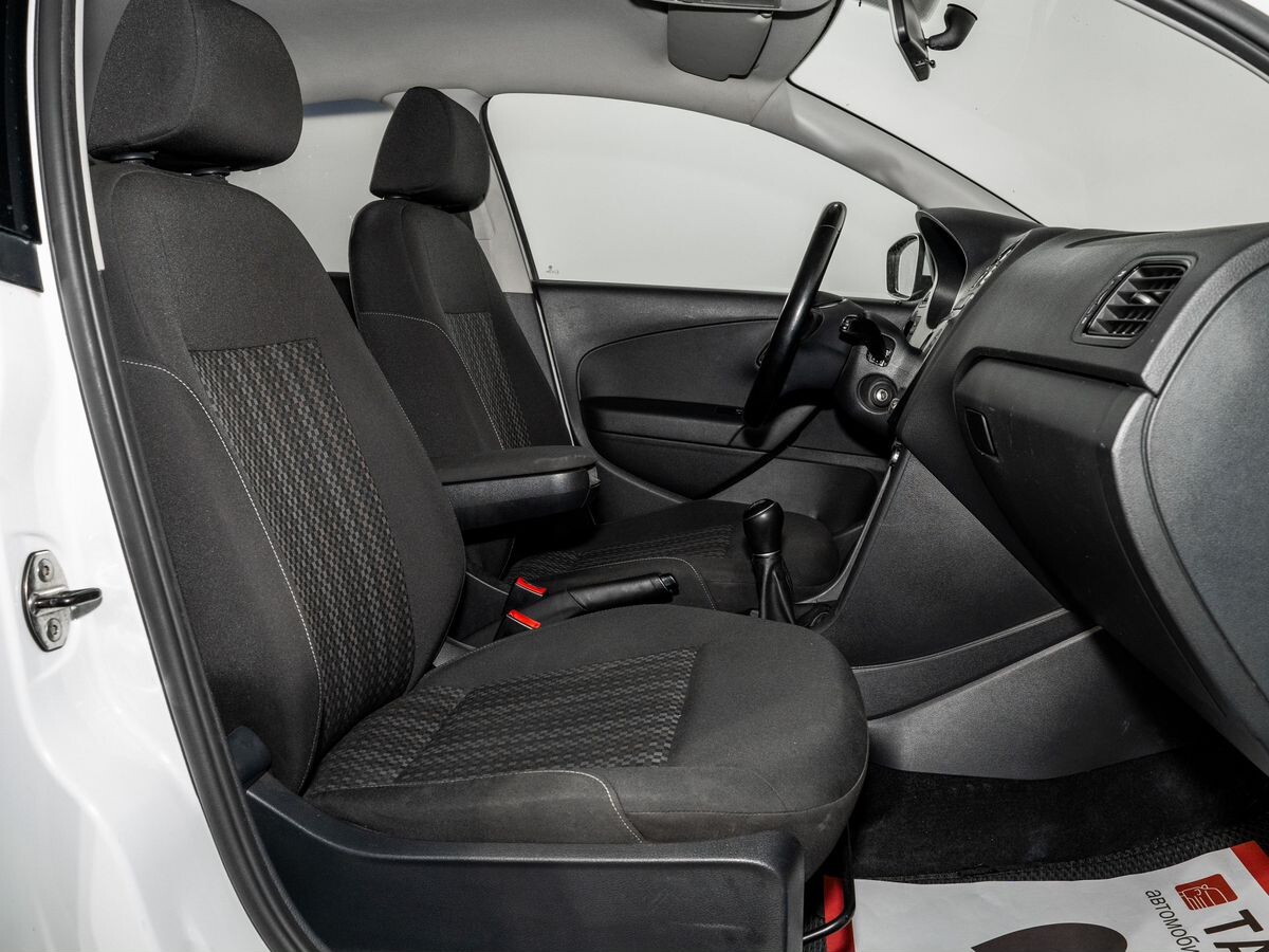 Volkswagen Polo 2016 - фото автомобиля